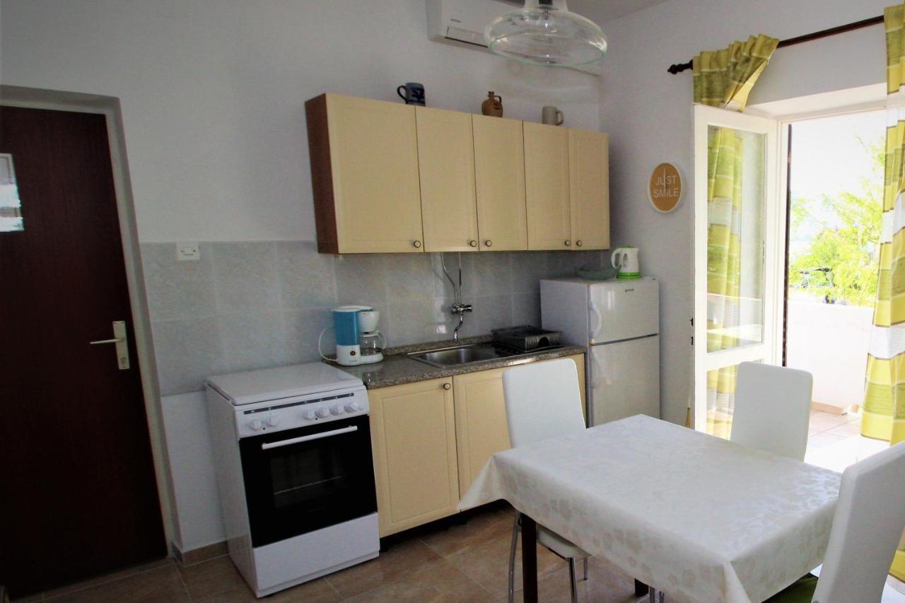 Apartments And Rooms With Parking Space Pag - 13060 Pag Town Bagian luar foto