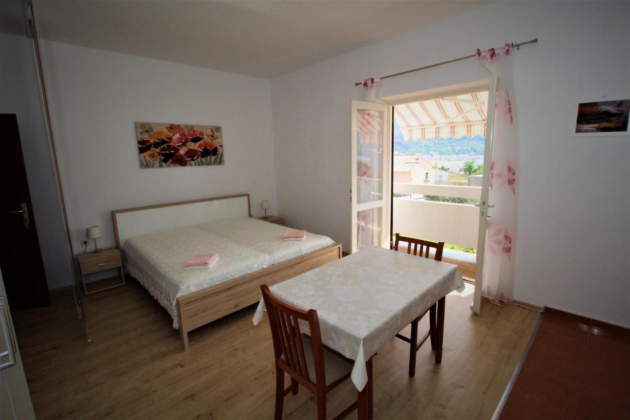 Apartments And Rooms With Parking Space Pag - 13060 Pag Town Bagian luar foto