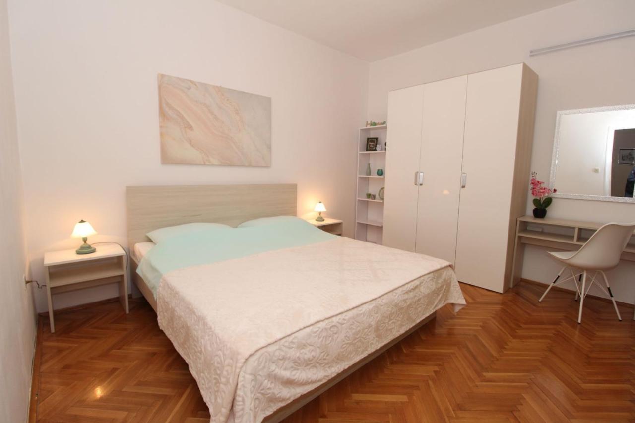 Apartments And Rooms With Parking Space Pag - 13060 Pag Town Bagian luar foto