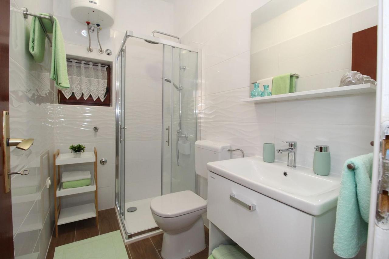 Apartments And Rooms With Parking Space Pag - 13060 Pag Town Bagian luar foto