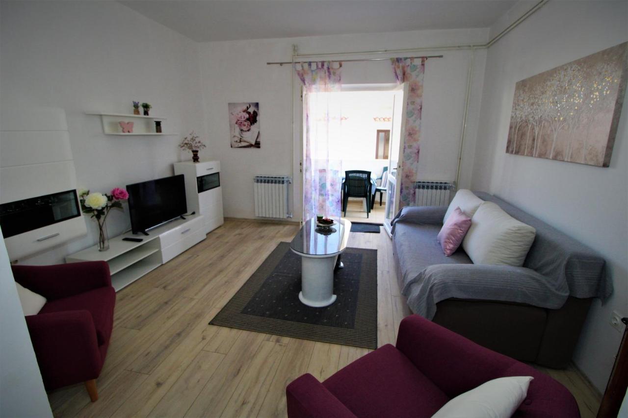 Apartments And Rooms With Parking Space Pag - 13060 Pag Town Bagian luar foto