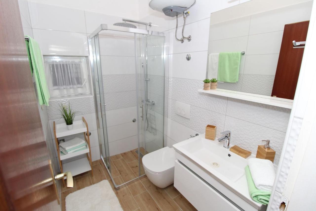 Apartments And Rooms With Parking Space Pag - 13060 Pag Town Bagian luar foto