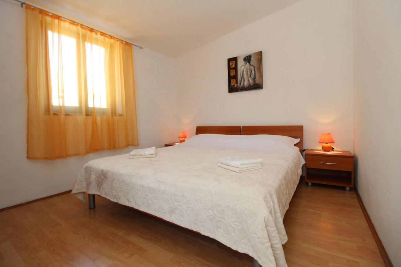 Apartments And Rooms With Parking Space Pag - 13060 Pag Town Bagian luar foto