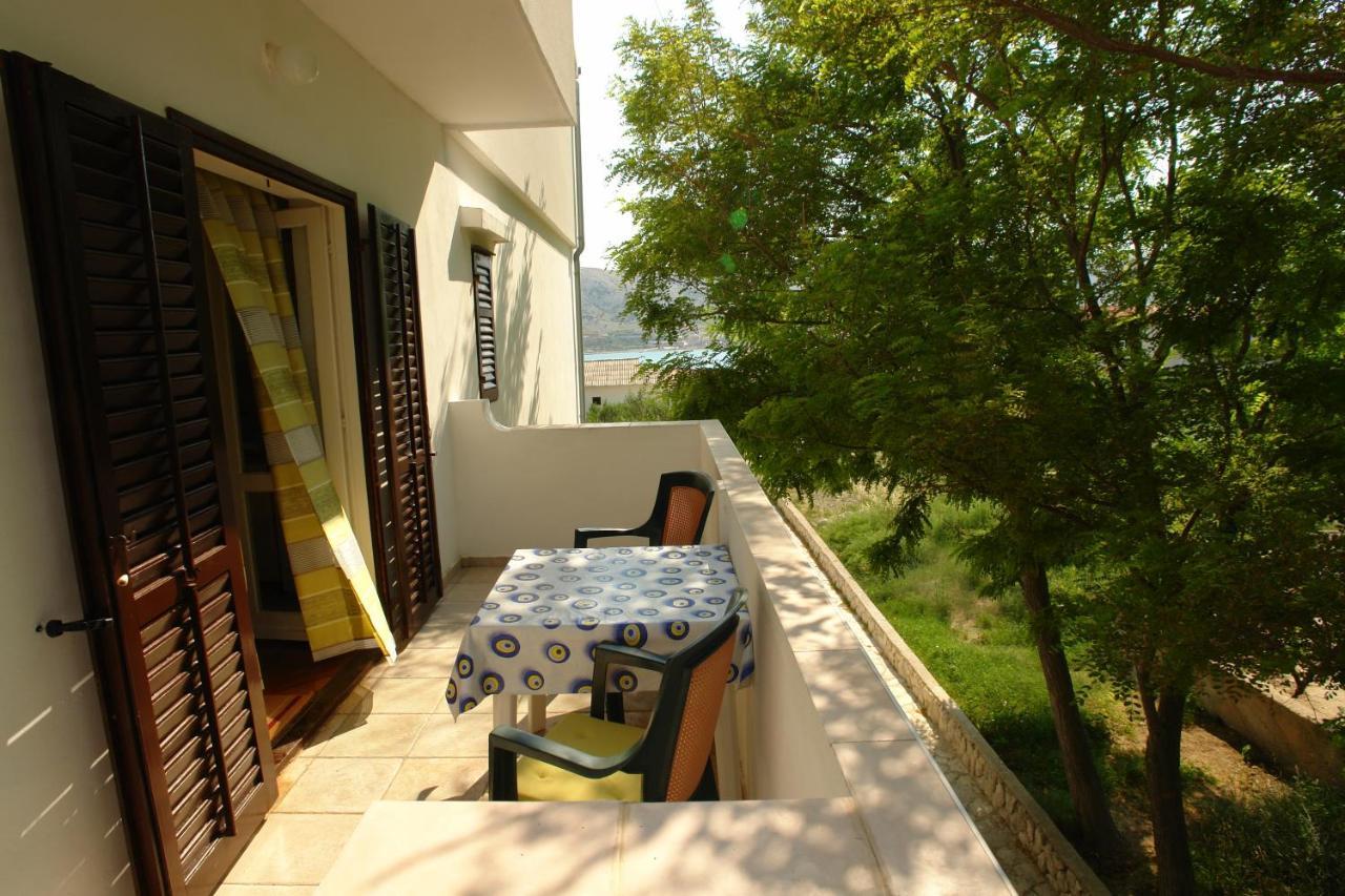 Apartments And Rooms With Parking Space Pag - 13060 Pag Town Bagian luar foto