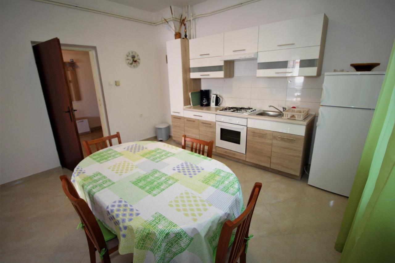 Apartments And Rooms With Parking Space Pag - 13060 Pag Town Bagian luar foto