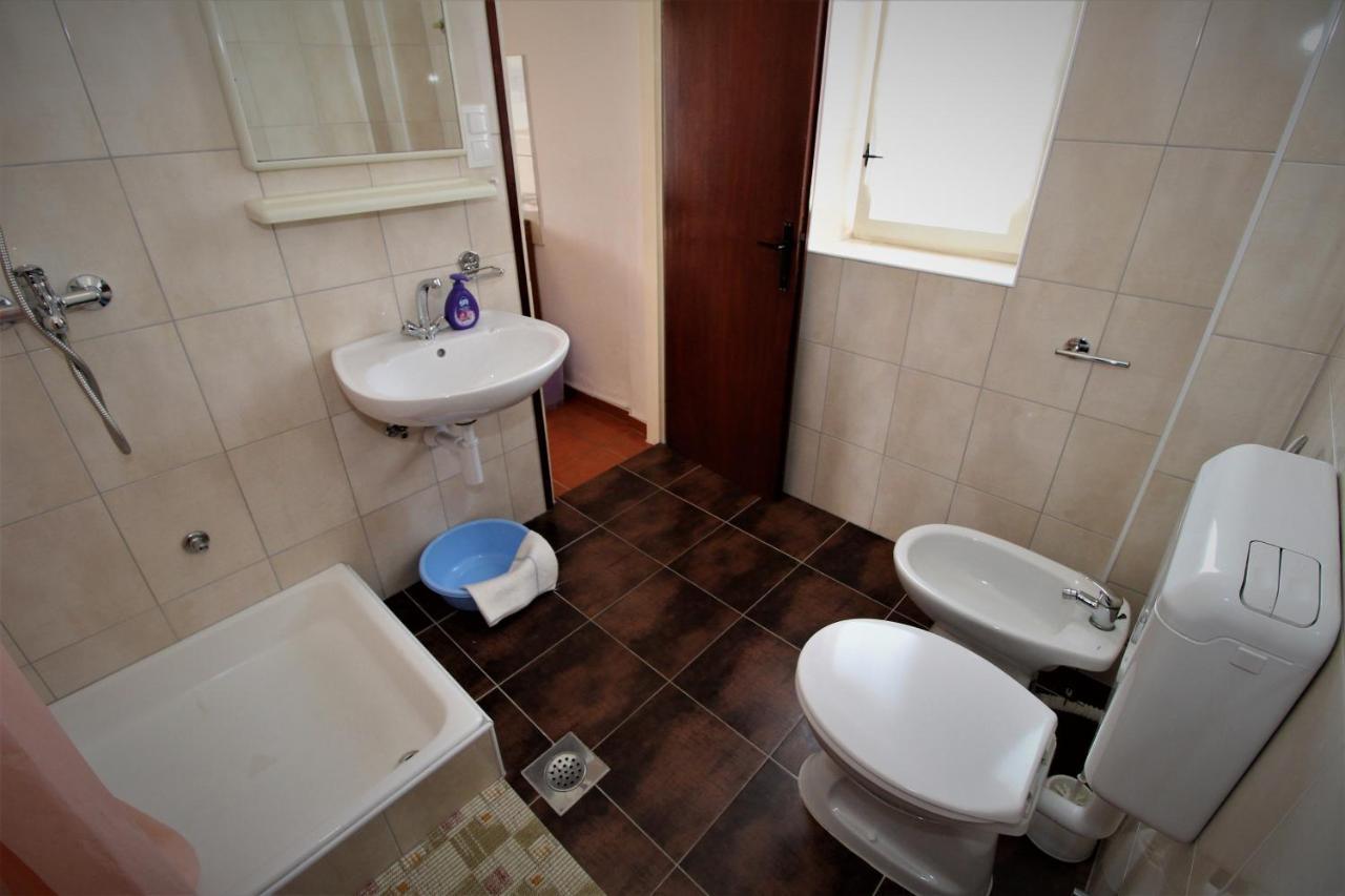 Apartments And Rooms With Parking Space Pag - 13060 Pag Town Bagian luar foto
