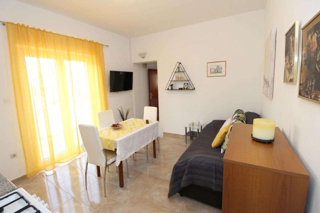 Apartments And Rooms With Parking Space Pag - 13060 Pag Town Bagian luar foto